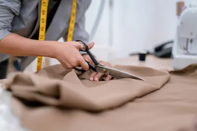 Profesjonalne Usługi Krawieckie Łódź – bo każdy zasługuje na ubrania, które pasują jak ulał! ✂️🧵👗